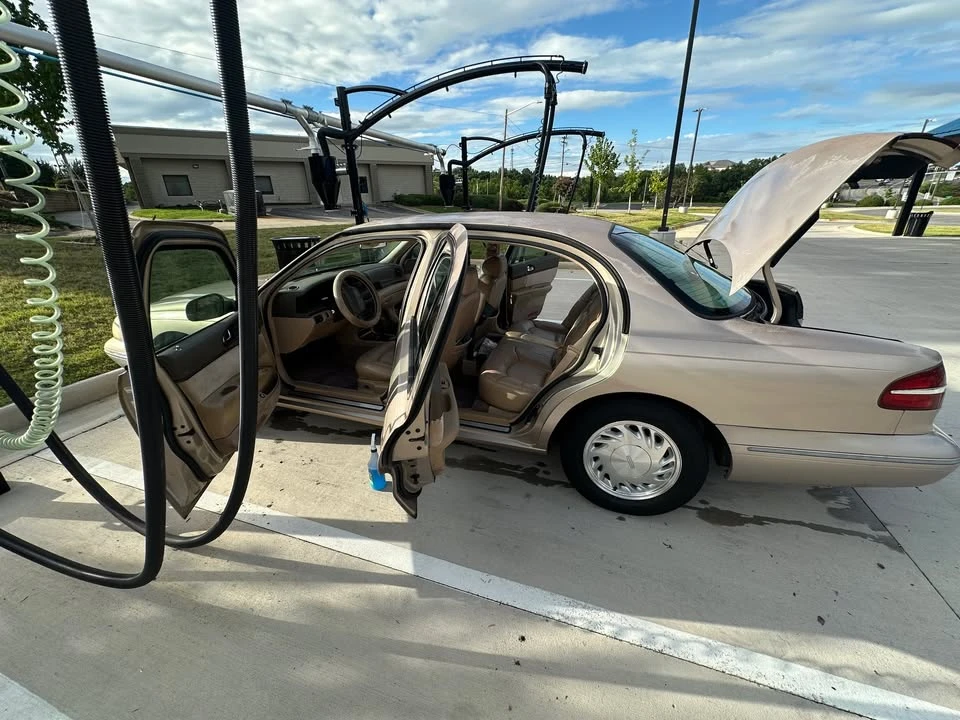 1997 Lincoln Continental 9th Gen - Image 6 of 8