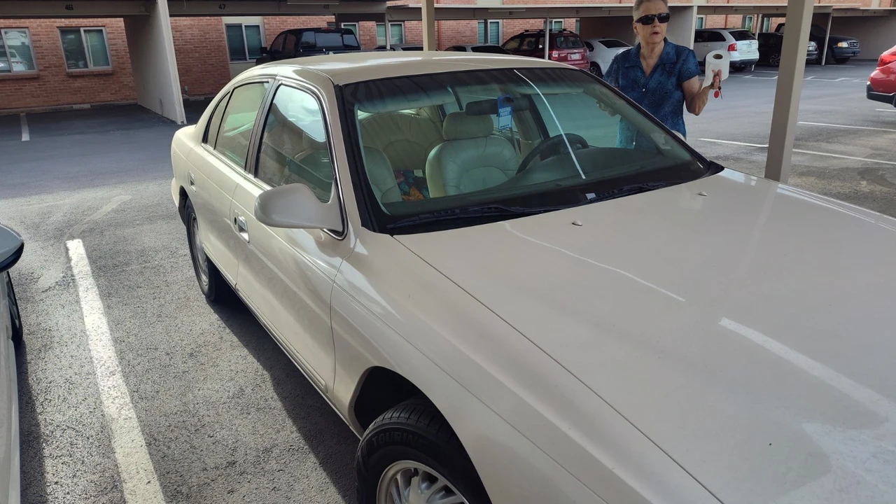1997 Lincoln Continental 9th Gen - Image 4 of 11
