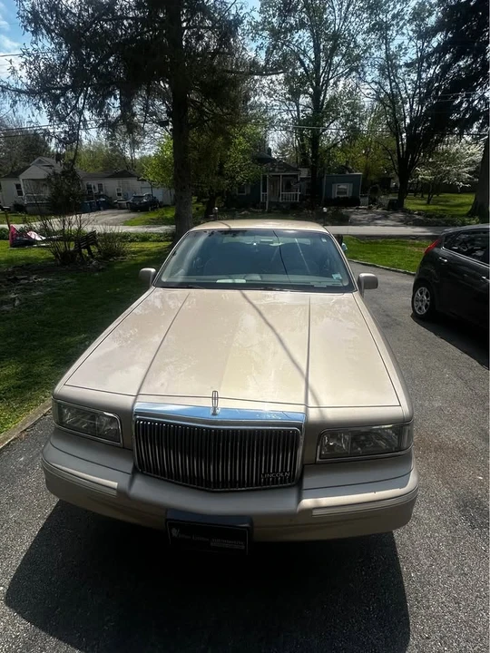 1997 Lincoln Continental 9th Gen - Image 2 of 14