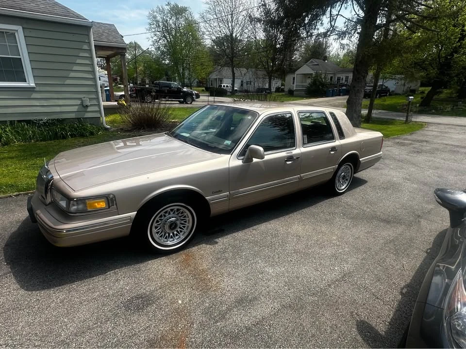 1997 Lincoln Continental 9th Gen - Image 11 of 14