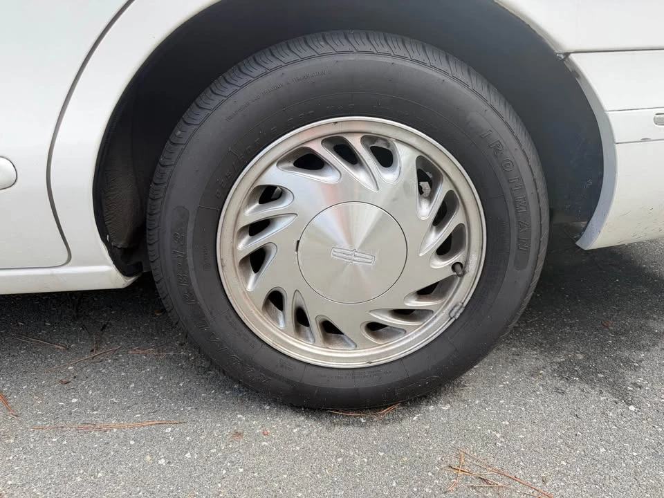 1997 Lincoln Continental 9th Gen - Image 5 of 14