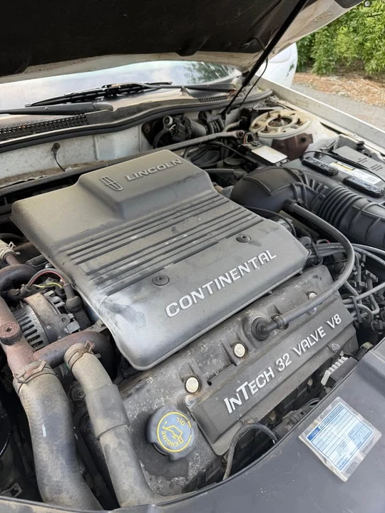 1997 Lincoln Continental 9th Gen - Image 13 of 14