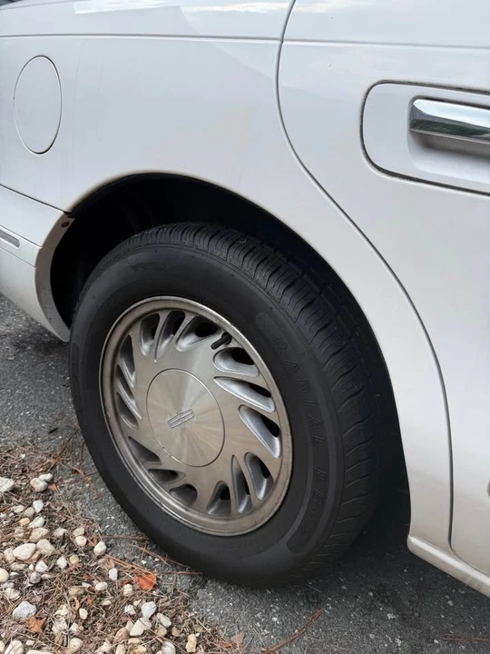 1997 Lincoln Continental 9th Gen - Image 4 of 14