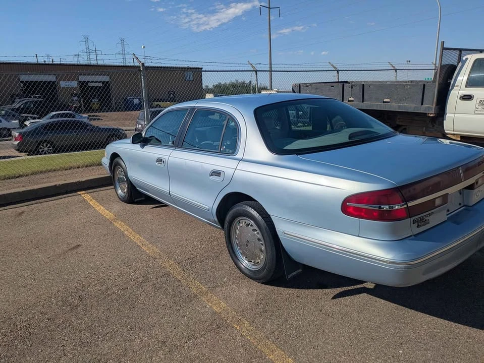 1997 Lincoln Continental 9th Gen - Image 4 of 9