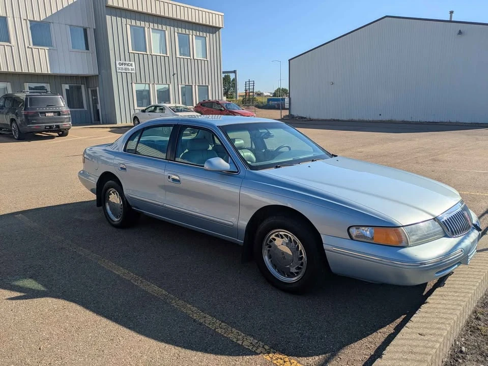 1997 Lincoln Continental 9th Gen - Image 2 of 9