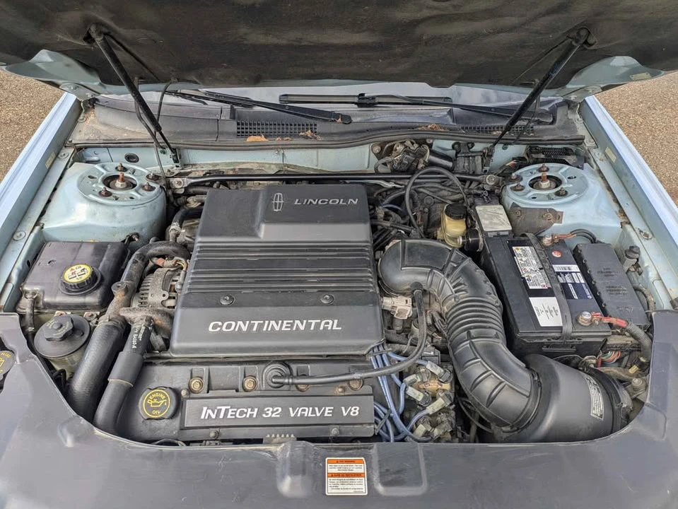 1997 Lincoln Continental 9th Gen - Image 9 of 9