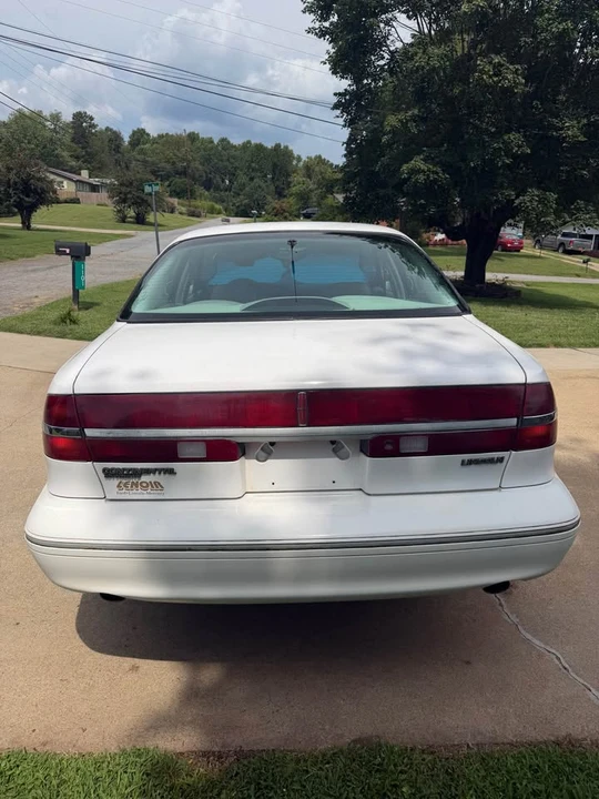 1997 Lincoln Continental 9th Gen - Image 4 of 9
