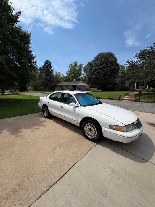 1997 Lincoln Continental 9th Gen - Image 3 of 9