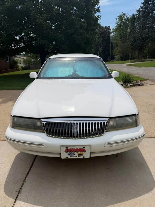 1997 Lincoln Continental 9th Gen - Image 2 of 9