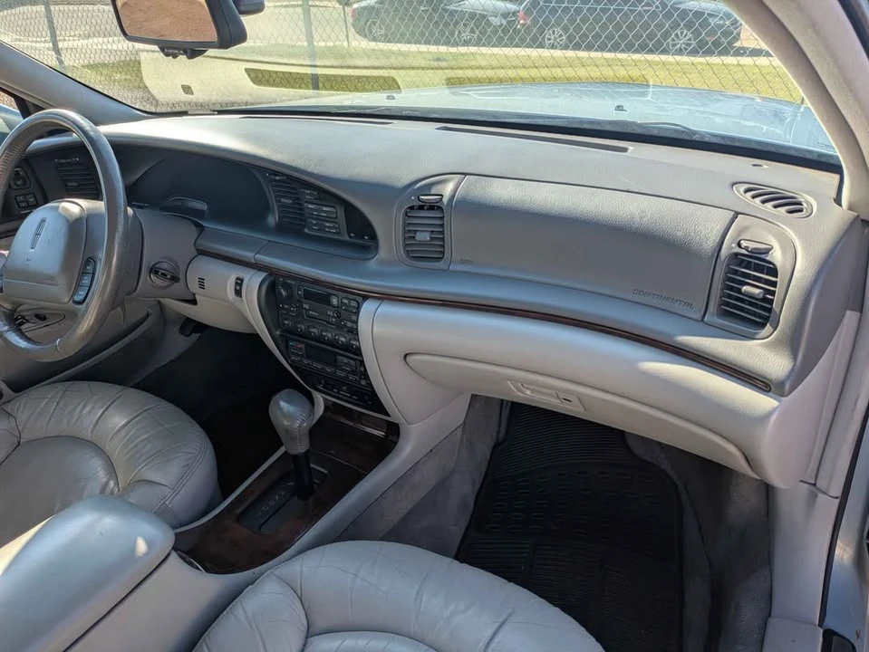 1997 Lincoln Continental 9th Gen - Image 6 of 10