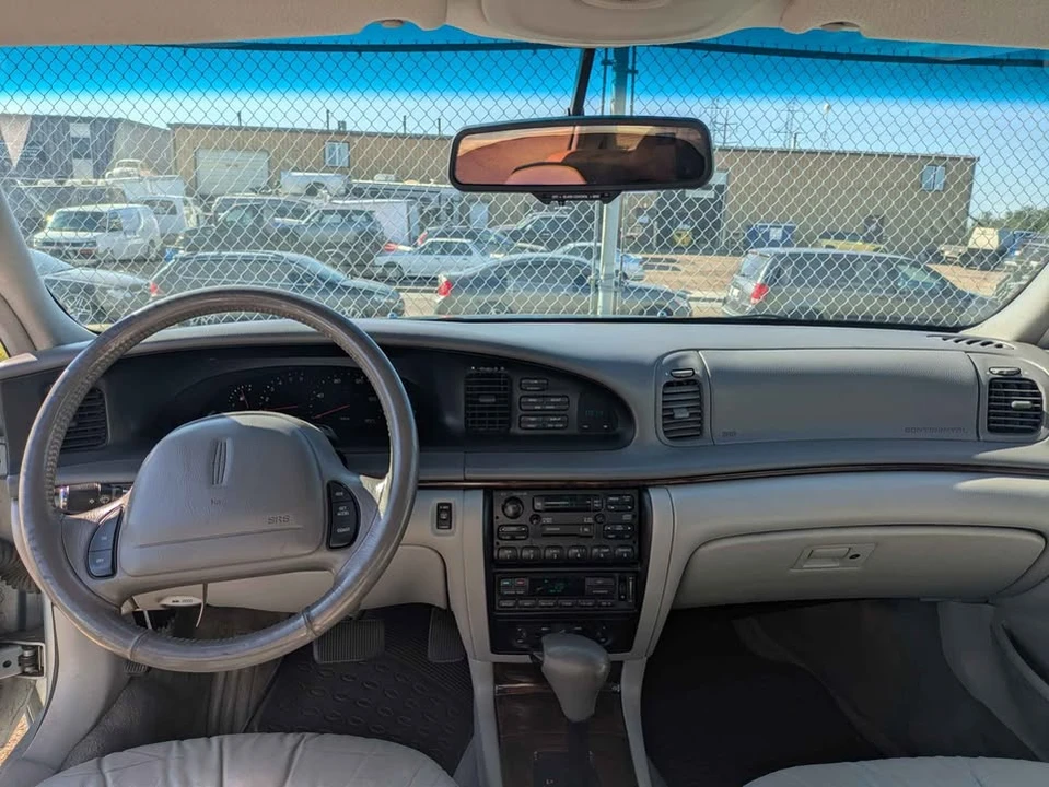 1997 Lincoln Continental 9th Gen - Image 9 of 10