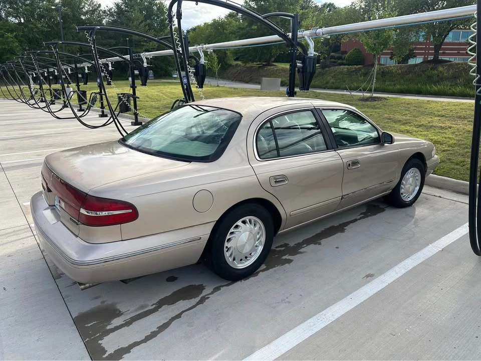 1997 Lincoln Continental 9th Gen - Image 4 of 5