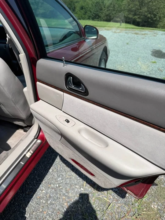 1997 Lincoln Continental 9th Gen - Image 13 of 16