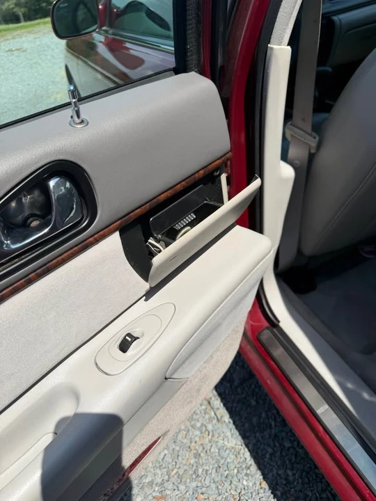 1997 Lincoln Continental 9th Gen - Image 16 of 16