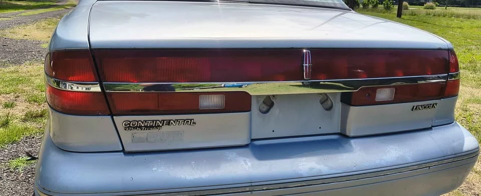 1997 Lincoln Continental 9th Gen - Image 2 of 9