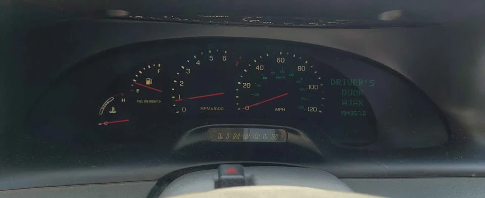 1997 Lincoln Continental 9th Gen - Image 7 of 9