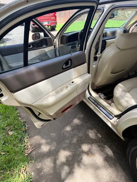 1997 Lincoln Continental 9th Gen - Image 5 of 10
