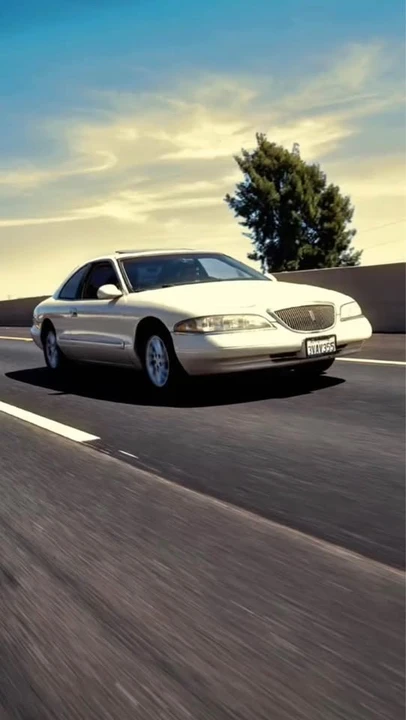 1997 Lincoln Continental Mark VIII - Image 2 of 7