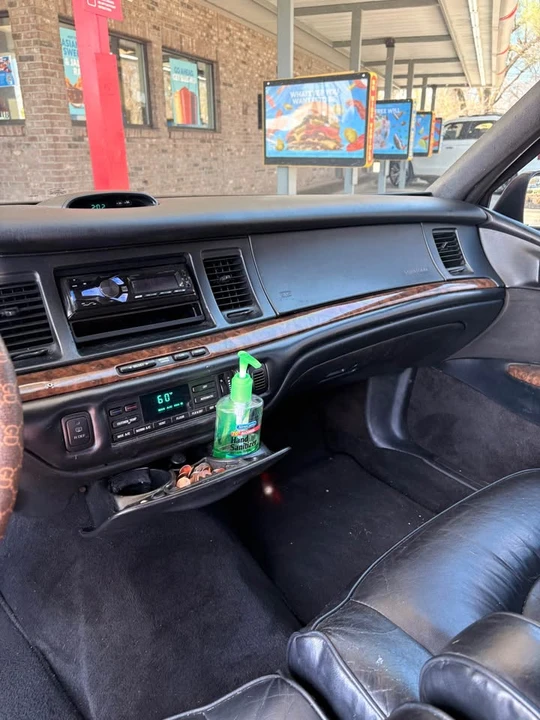 1997 Lincoln Town Car - Image 3 of 3