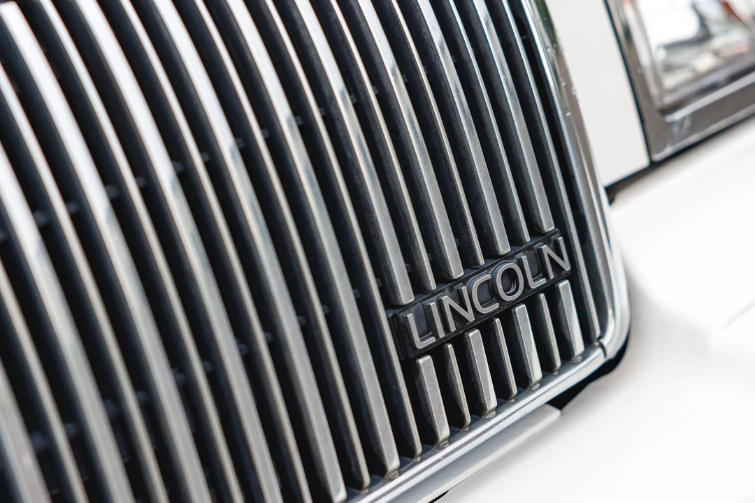 1997 Lincoln Town Car - Image 24 of 31