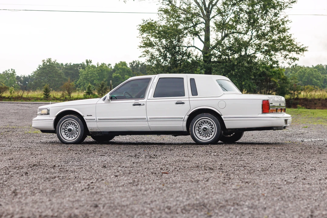 1997 Lincoln Town Car - Image 15 of 31