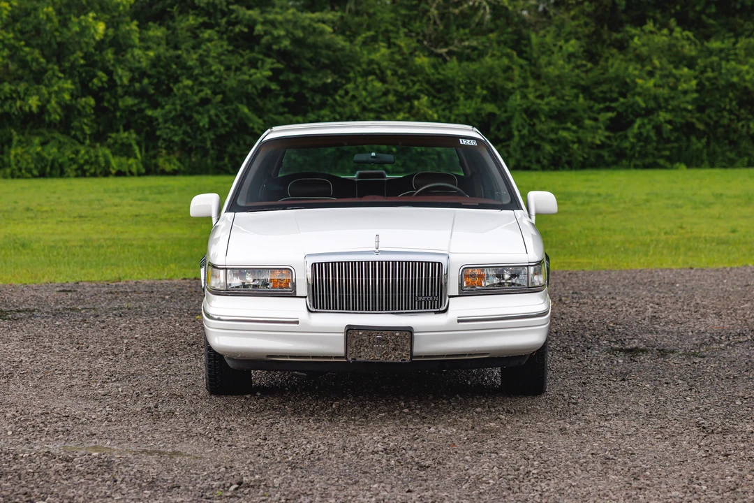 1997 Lincoln Town Car - Image 14 of 31