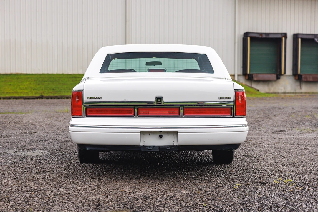 1997 Lincoln Town Car - Image 11 of 31