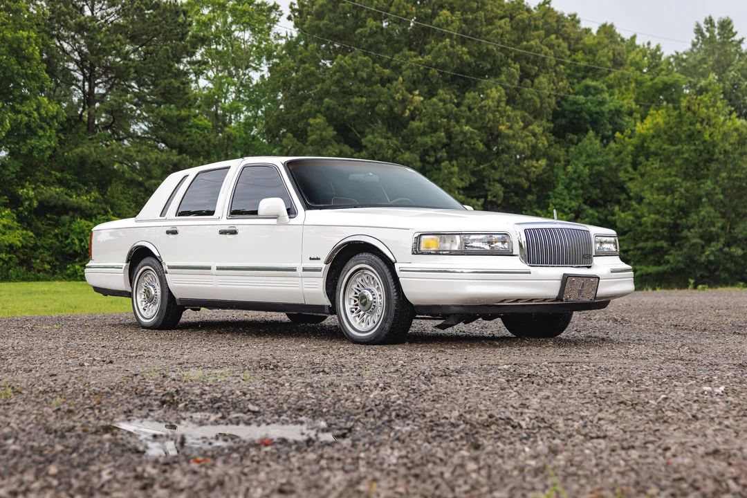 1997 Lincoln Town Car - Image 3 of 31