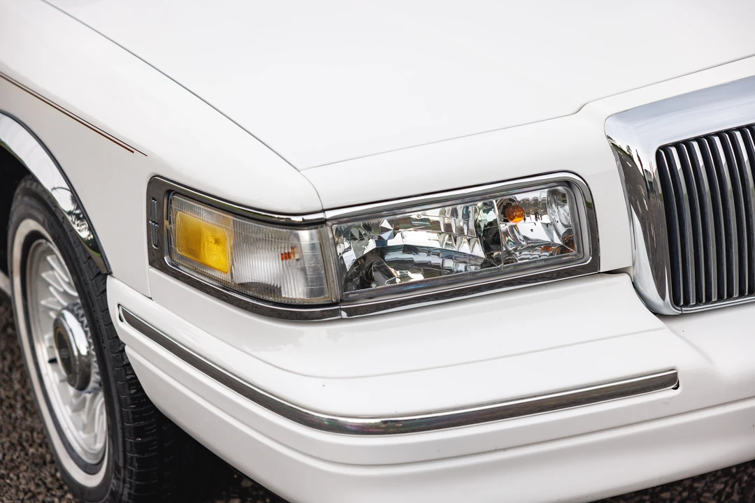 1997 Lincoln Town Car - Image 20 of 31