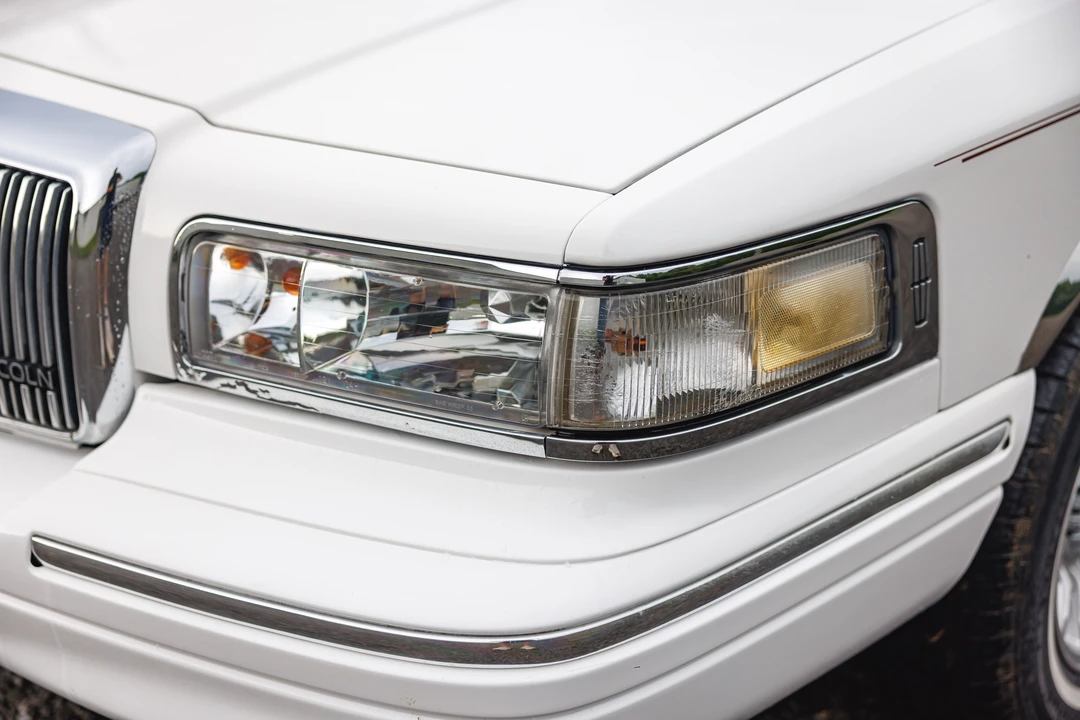 1997 Lincoln Town Car - Image 27 of 31