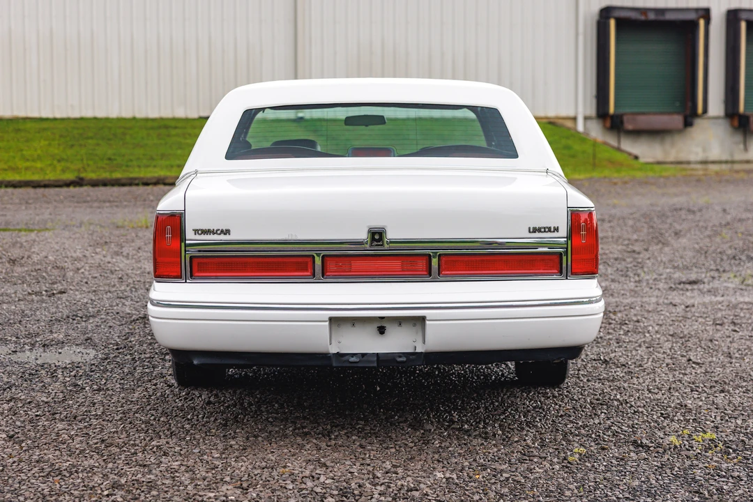 1997 Lincoln Town Car - Image 10 of 31