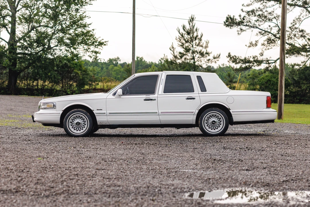 1997 Lincoln Town Car - Image 16 of 31