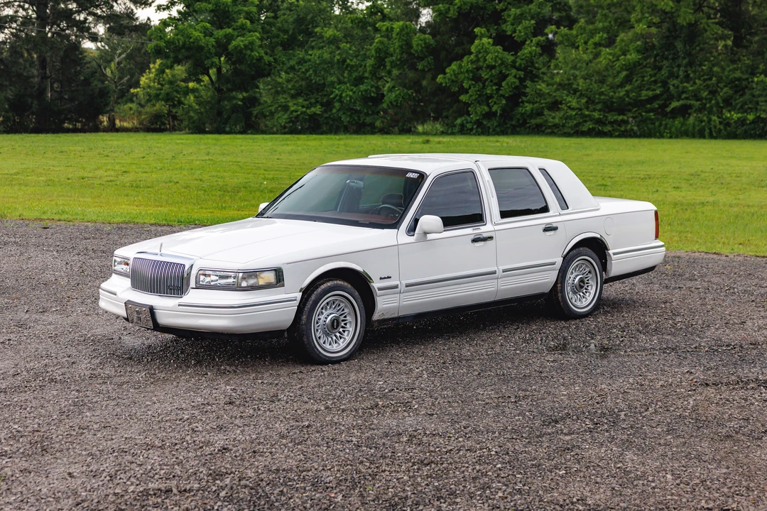 1997 Lincoln Town Car - Image 6 of 31