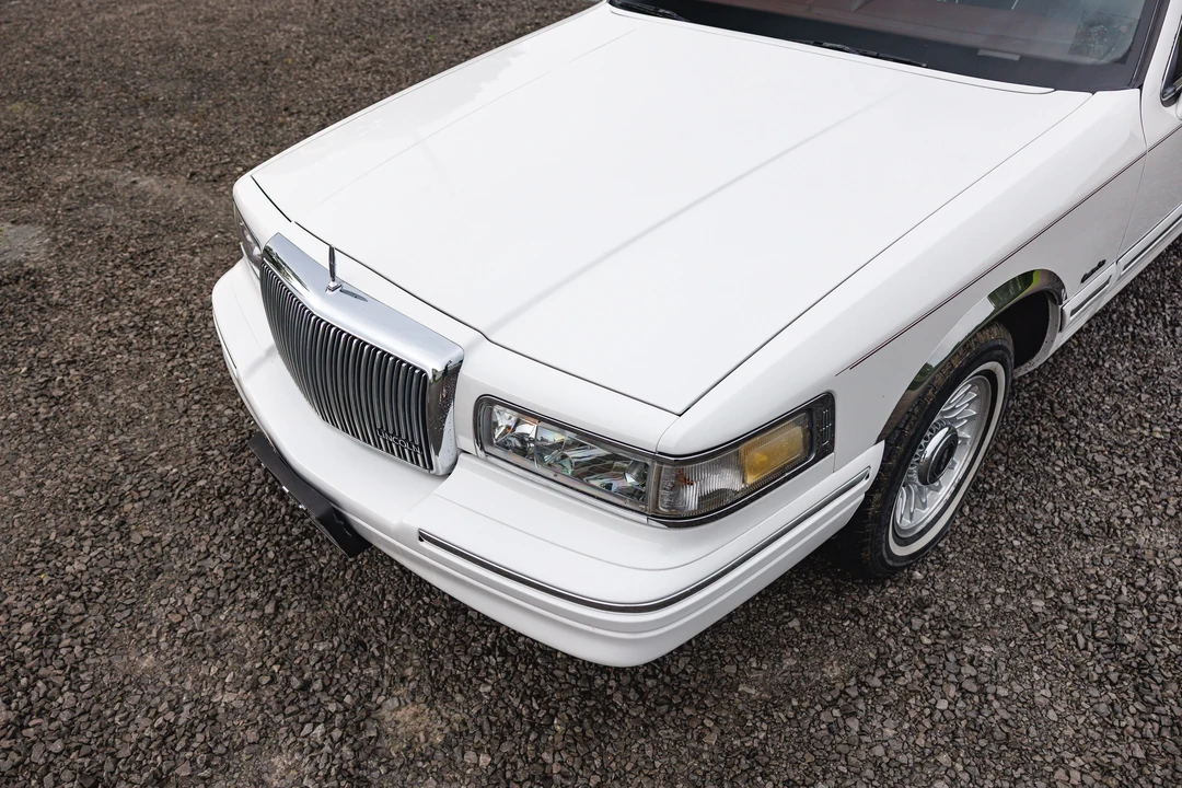 1997 Lincoln Town Car - Image 28 of 31