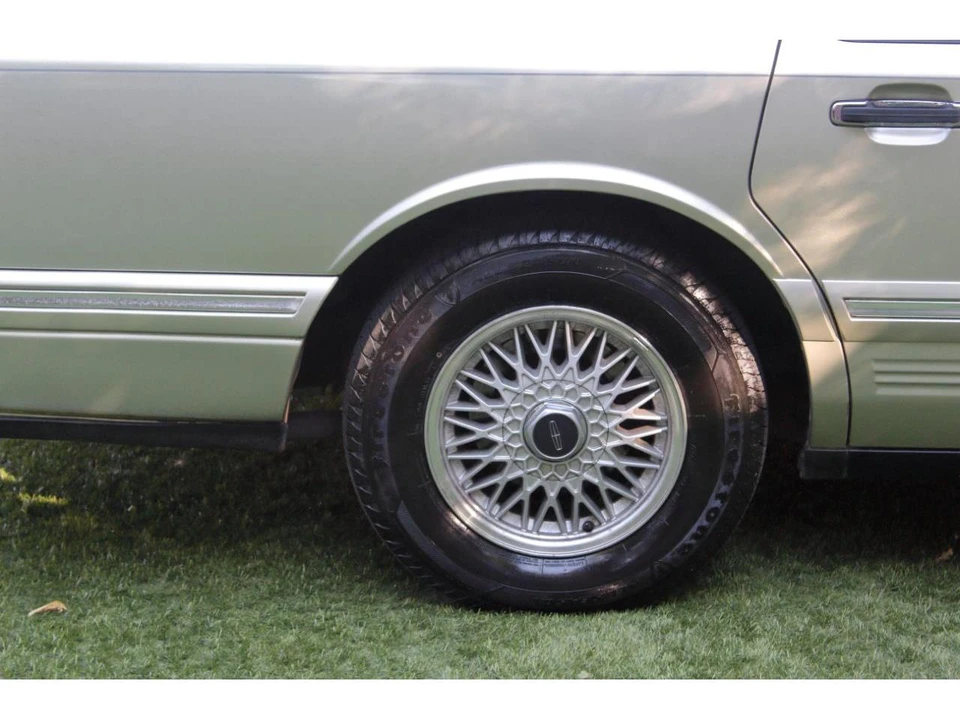 1997 Lincoln Town Car - Image 21 of 31