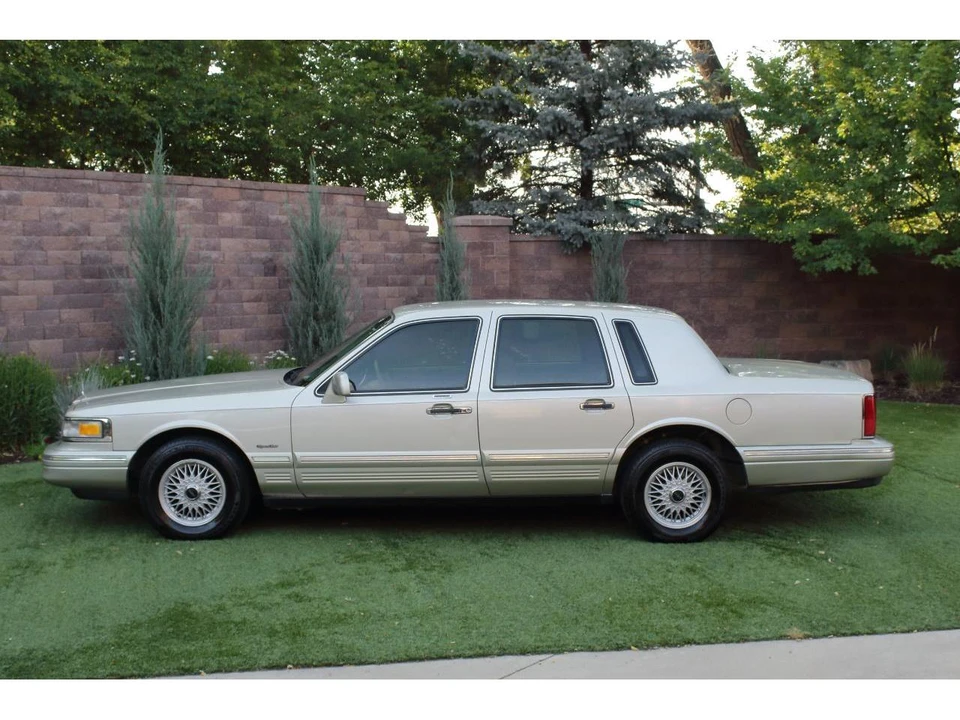 1997 Lincoln Town Car - Image 31 of 31