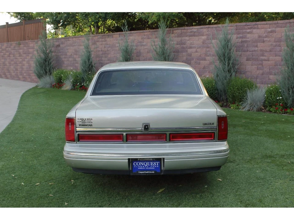 1997 Lincoln Town Car - Image 25 of 31
