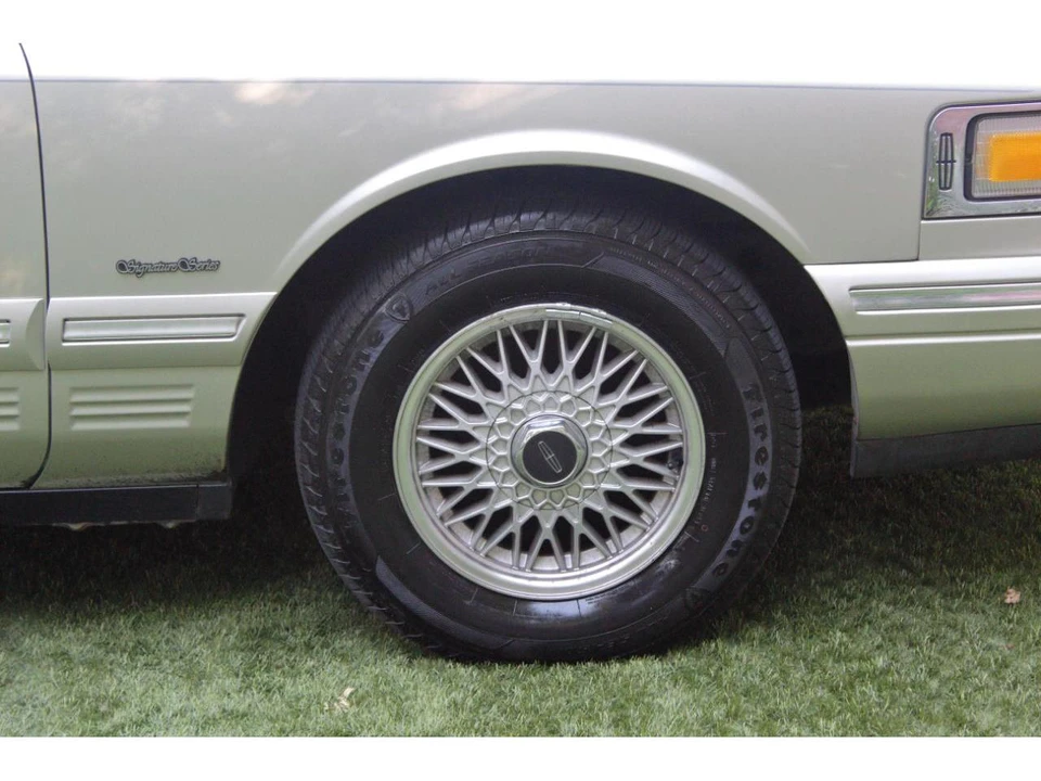 1997 Lincoln Town Car - Image 19 of 31