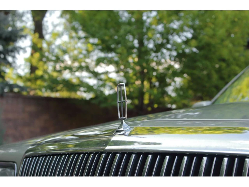 1997 Lincoln Town Car - Image 13 of 31