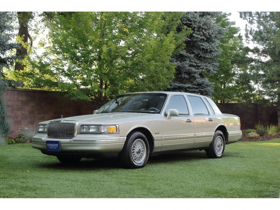 1997 Lincoln Town Car - Image 11 of 31