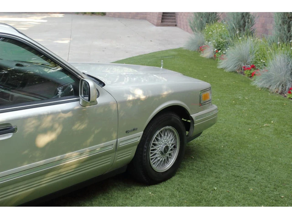 1997 Lincoln Town Car - Image 22 of 31