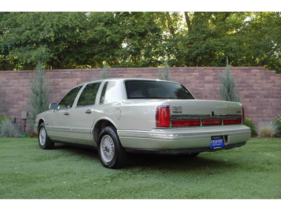 1997 Lincoln Town Car - Image 30 of 31