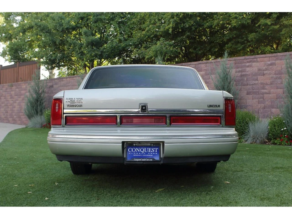 1997 Lincoln Town Car - Image 26 of 31