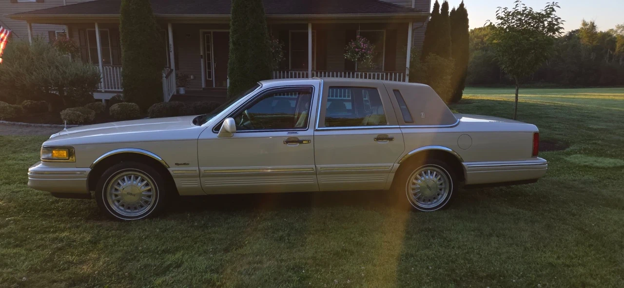 1997 Lincoln Town Car - Image 4 of 21