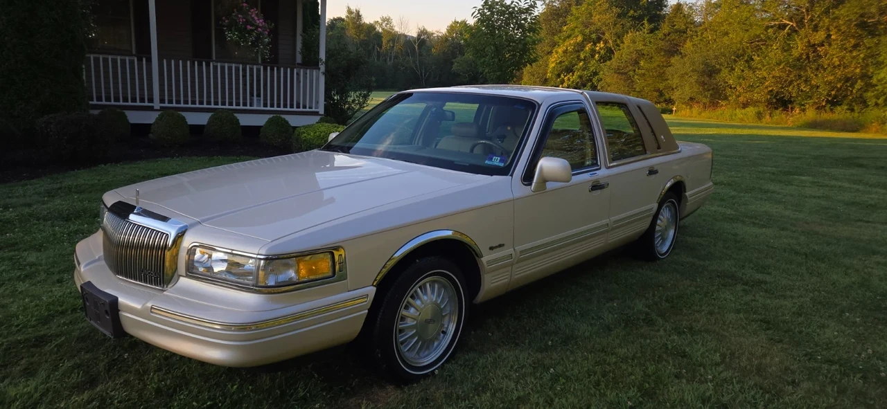 1997 Lincoln Town Car - Image 3 of 21