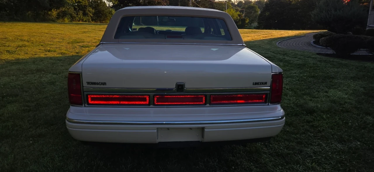 1997 Lincoln Town Car - Image 6 of 21