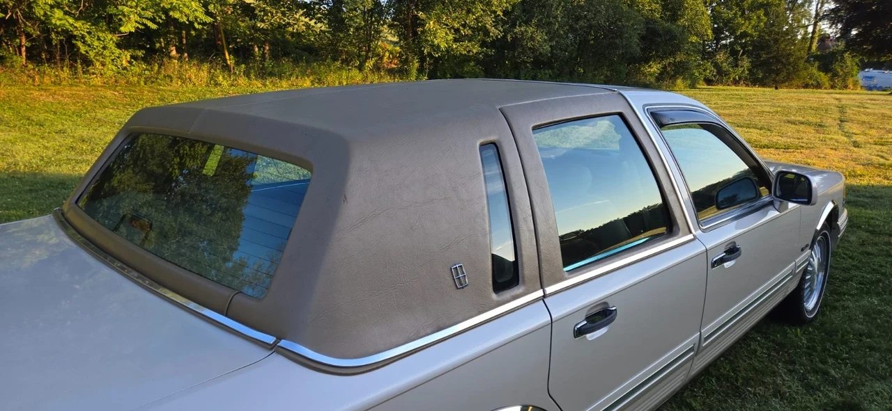 1997 Lincoln Town Car - Image 18 of 21