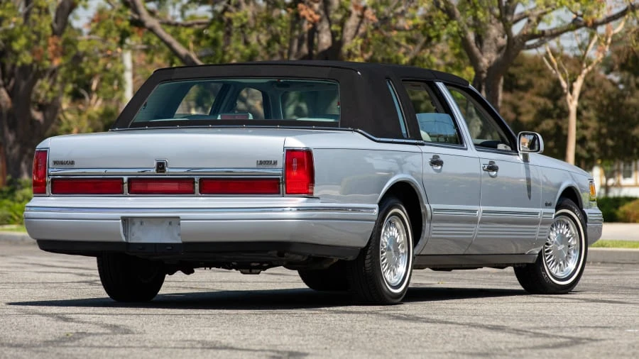 1997 Lincoln Town Car - Image 3 of 28