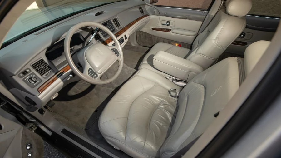 1997 Lincoln Town Car - Image 4 of 28