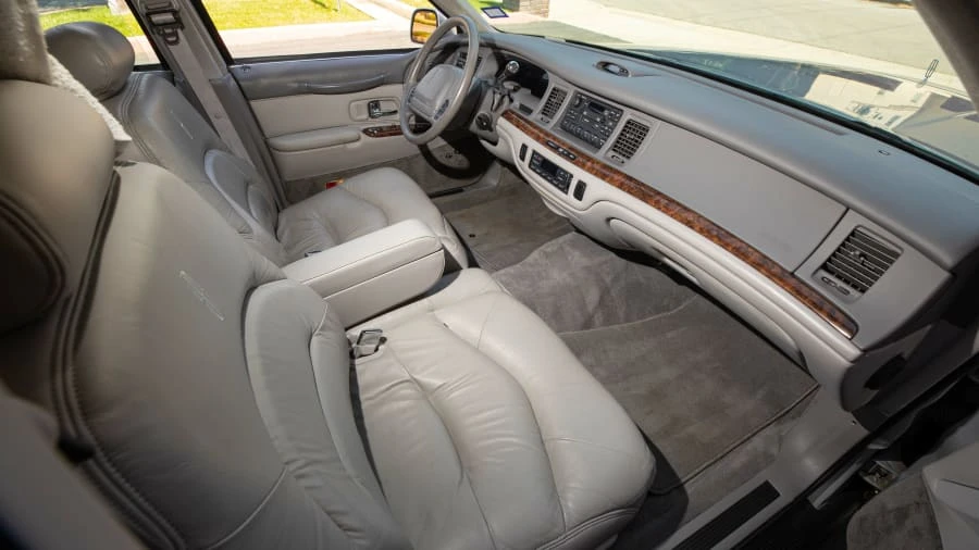 1997 Lincoln Town Car - Image 5 of 28